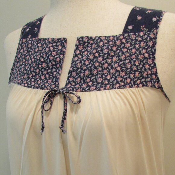 Vintage Sears JR Bazaar White Sheer Nylon/Blue Floral Trim Maxi Nightgown - Picture 6 of 15